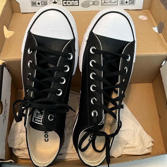 Converse - Picture 2 of 3